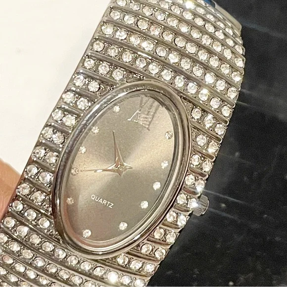 Vintage Real Collectibles by Adrienne‎ Quartz Rhinestone Watch - Picture 3 of 3
